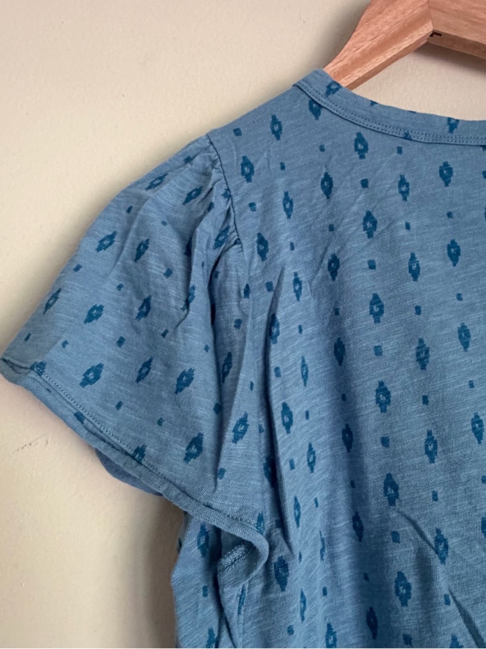 Sonoma Light Blue Short Sleeve Top with Subtle Teal Motif - Picture 6 of 8